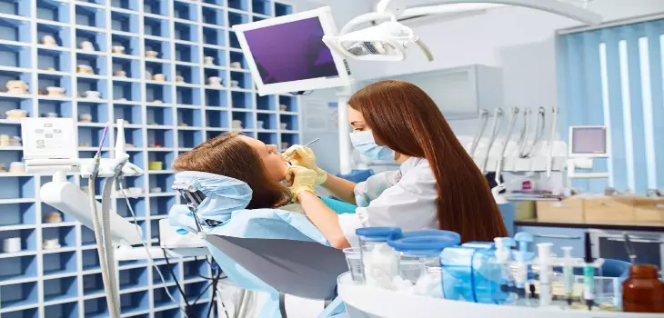 an expert dentist in Hope Island is treating patient with gingivitis